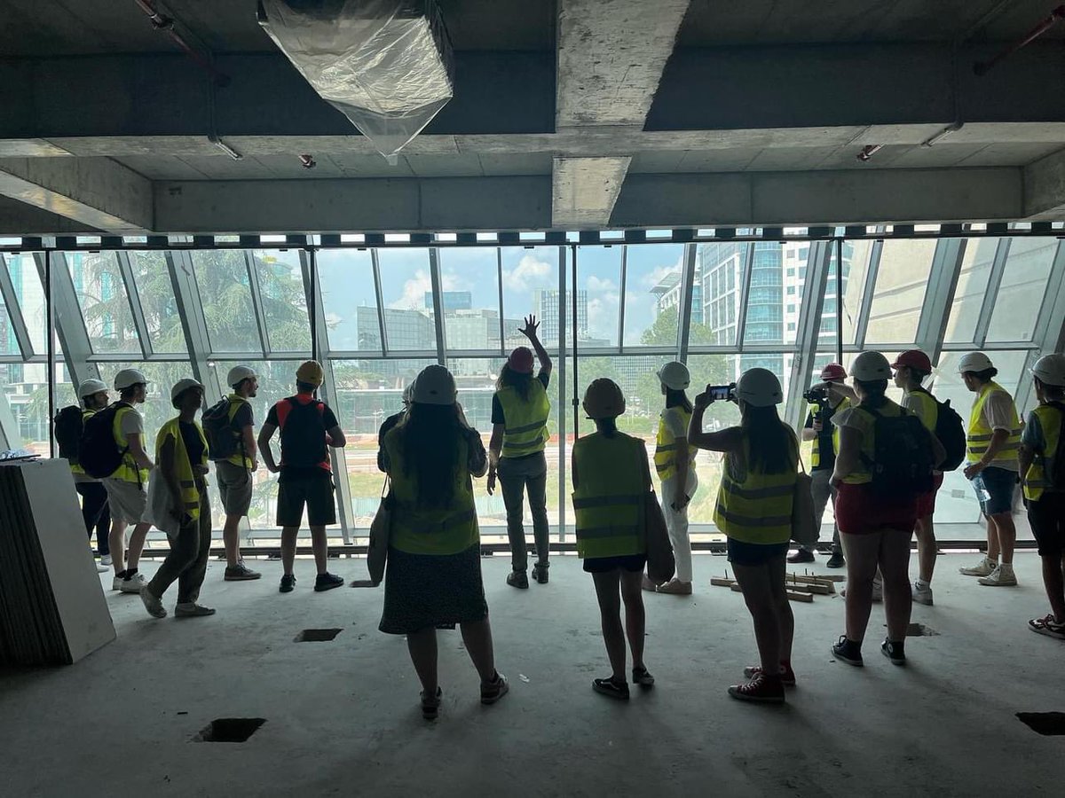 Where do you start when you design a 75,000m2 building envelope? That was one of the questions our Technical Lead had to answer yesterday to students, participants of the Summer School of Architecture Belgrade 2023 on a #SavaCentar tour. @estpparis <a href="/Delta_Holding/">Delta Holding</a>