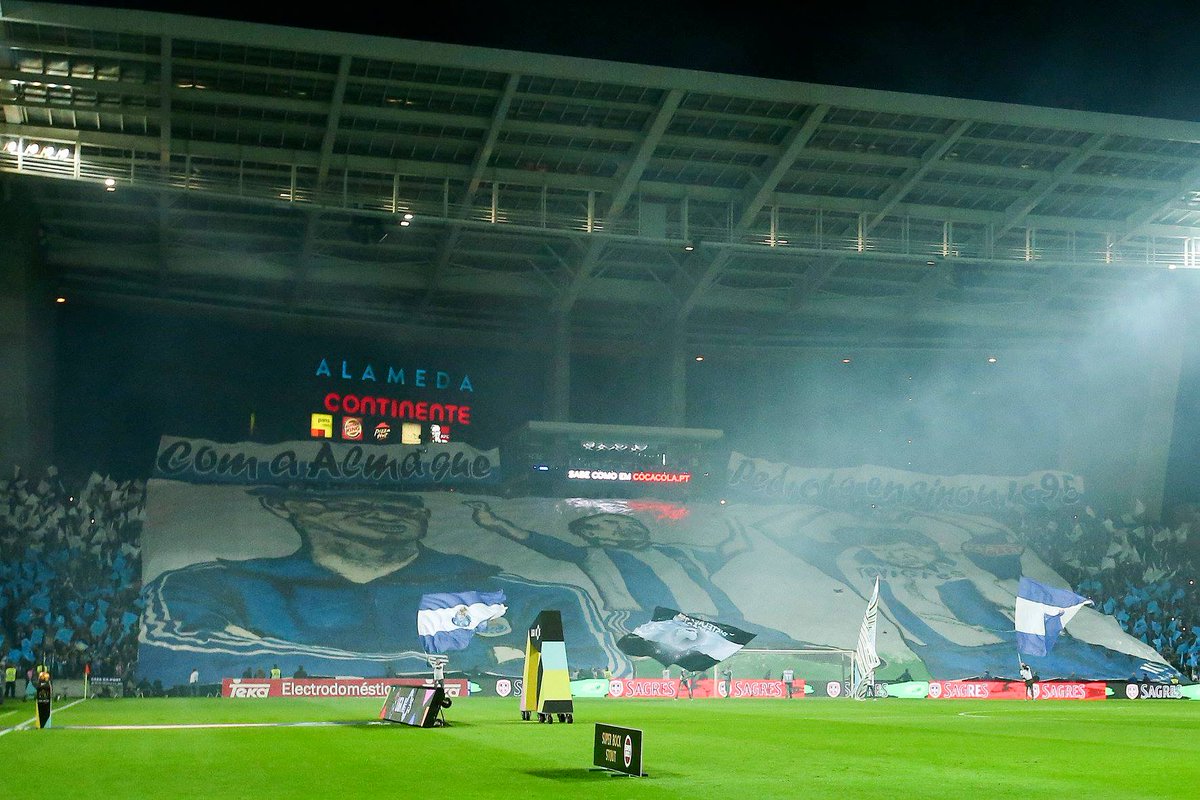 28 anos a apoiar 🎊🎉
Parabéns Colectivo Ultras 95 🔵⚪

#FCPorto