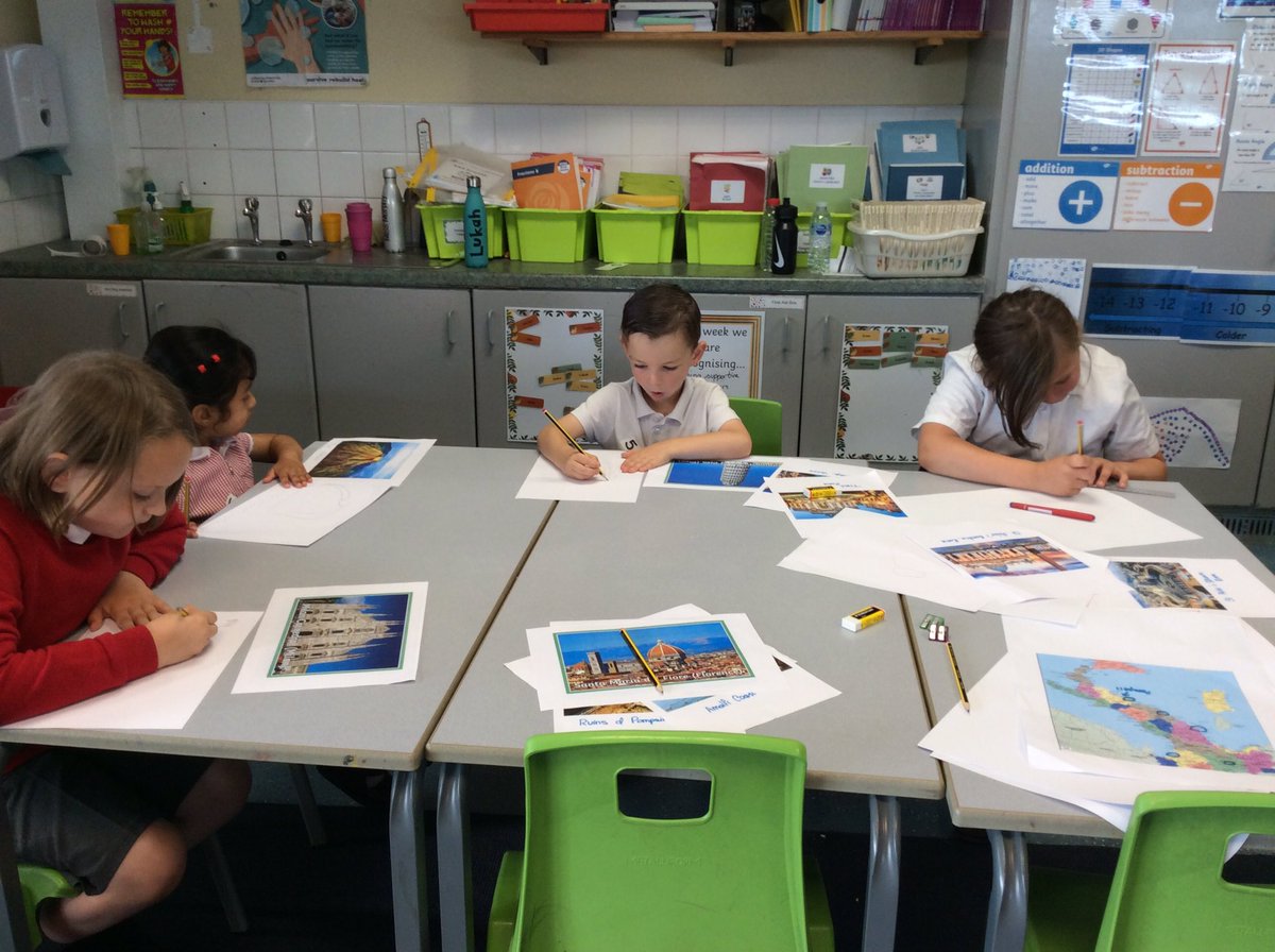 MIssBai69392016's tweet photo. #WowWeek #group5 Group 5 started in Italy. They drew some amazing pictures of famous Italian landmarks. @stjs_staveley https://t.co/mVBUlYqg7u