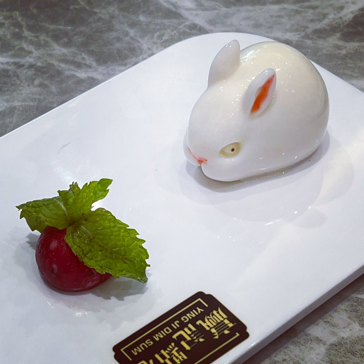 And after the pretend to be carrots…look at this cutie 🐇 😍…made of coconut 🥥 #foodie #entertainment #cleverfood