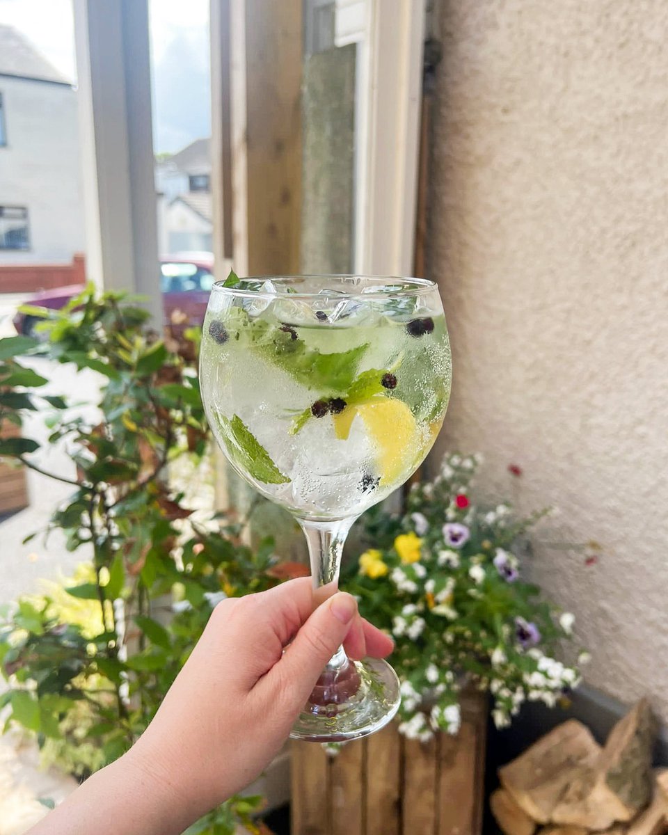 WIMBLEGIN 🎾 
A few of these and you’ll be floating round the court like Roger Federer in his heyday. Our Gin special this week - <a href="/DaffysGin/">Daffys Gin</a> with basil, mint, lemon rind &amp; fevertree mediterranean tonic.