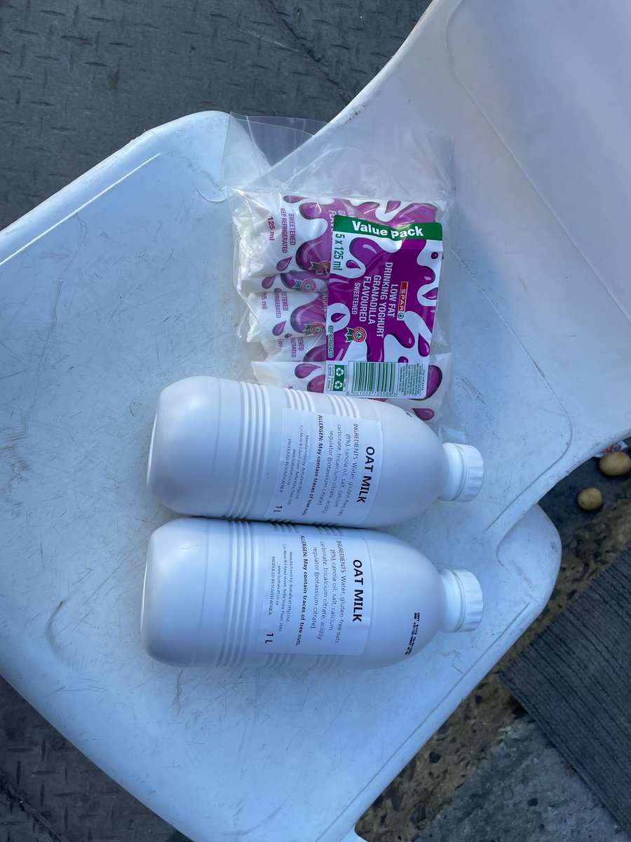 RainbowsMeet's tweet photo. Today, preparation and distribution of food baskets to elderly individuals, along with blankets to protect them from the incoming cold.❄️Thanks to your support, we can bring some comfort to those who need it the most. 🤗❤️ #solidarity #humanitarianaid #volunteers #positiveimpact https://t.co/Rt9ulRluaS