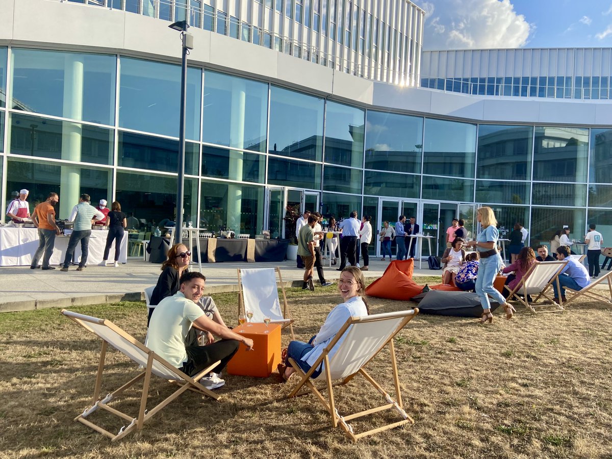villageCAav's tweet photo. Hier soir, c'était la fête au Village🎶 by CA !

Il y avait des galettes, des glaces, du palet vendéen, du ping-pong, de la musique, et une bonne dose de bonne humeur… c'était guinguette sur les terrasses ensoleillées du Campus by CA.

Un grand merci à tous pour ce bon moment ✨ https://t.co/2jmWUvElNh