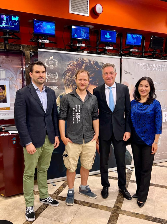 ennodrofenik's tweet photo. Estreno de la gran película austriaca #ElZorro de Adrian #Goiginger en Cines Verdi Madrid. Muchas escenas, pero especialmente el cuento antes de dormir con el ángel de la muerte se quedarán en mi memoria @karmafilms @CinesVerdiMad https://t.co/zgr41WByOz