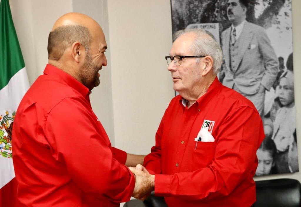 IRHCoahuila's tweet photo. El #IRHCoahuila encabezado por @marcocantuv, felicitamos a Carlos Robles Loustaunau por su nueva encomienda al frente del PRI Coahuila. Bajo su liderazgo se consolidará el rumbo de nuestro Partido en Coahuila. El renacer de México, nuevamente, habrá de pasar por esta tierra https://t.co/xPdJXOKfpn