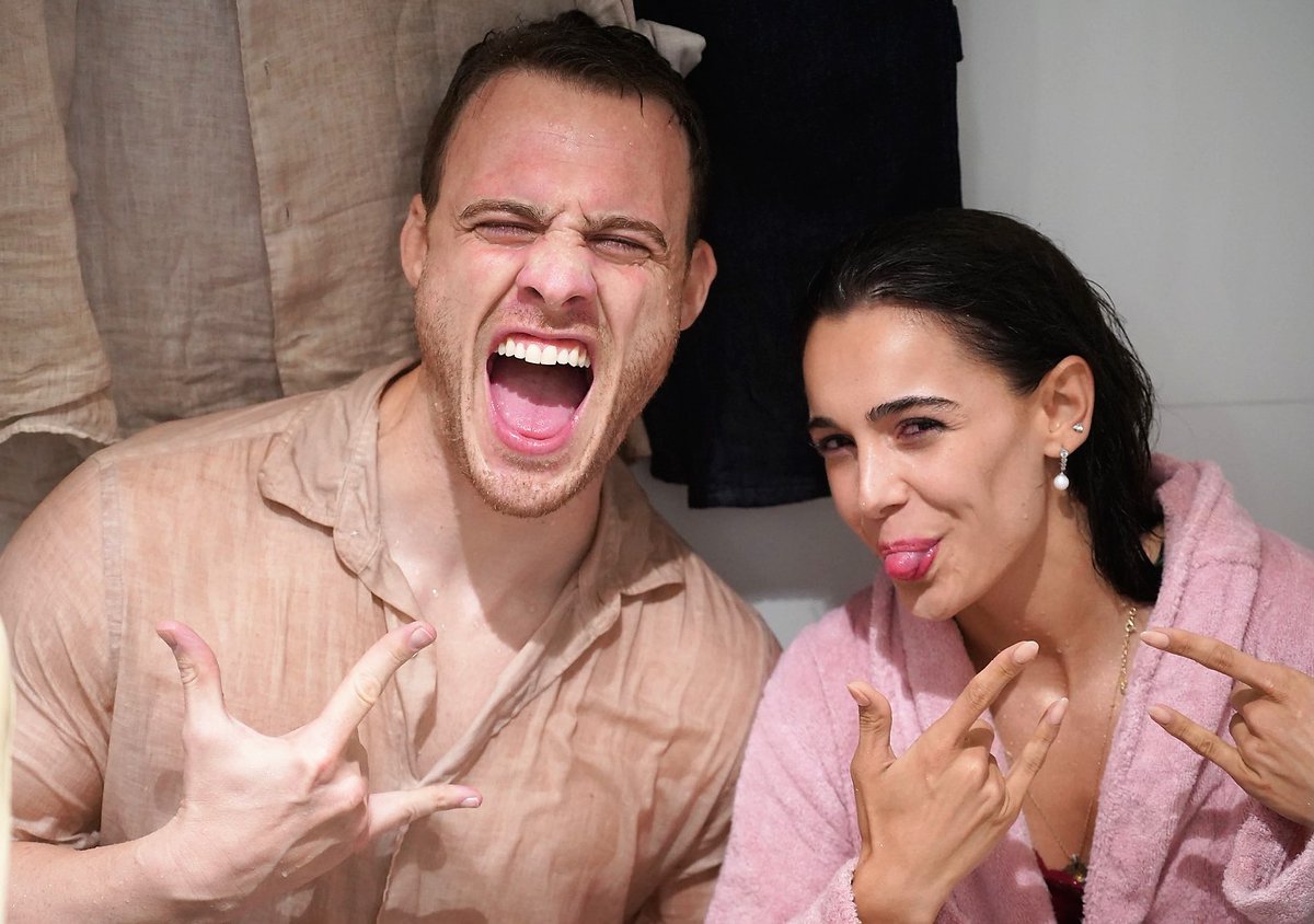 Buenos días familia❤️. Que es hoyyy, por fin llegó el día, que ganas de poder conocer a estos locos adorables, veremos con que nos sorprenden. Mientras llegan, vamos a por el jueves 😘😘
#YaÇokSeversen #KeremBürsin #HafsansurSancaktutan #Ateyla