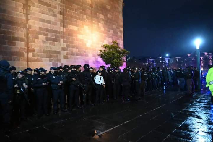 FabisFs67's tweet photo. #Toluca
Esta noche blindan el Valle de Toluca, con operativo intermunicipal, después de que el presidente municipal @RaymundoMC diera a conocer qué reforzaría con patrullaje y video vigilancia, esta son las imágenes de esta noche, una noche tranquila y un día sangriento. https://t.co/IClJOhhLkJ