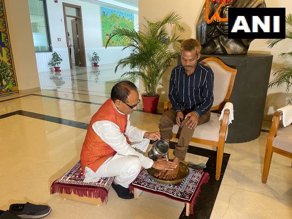 F0VAk-YaQAE0c0_?format=jpg&name=medium