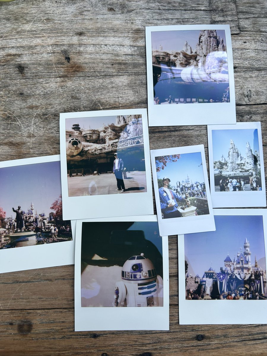 Kevin_Sucks_'s tweet photo. Oh yeah i went to Disneyland https://t.co/BDu0B8DtKa