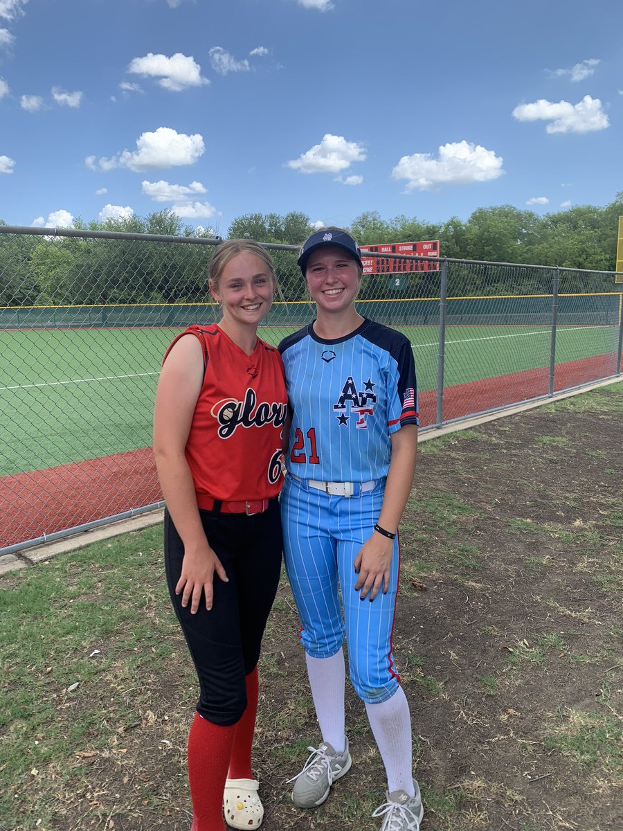 RileyWarren2025's tweet photo. I had an amazing time at the @GritExperience getting to workout with current and former teammates. The camp was very organized and I learned a lot. #TeamCSA #NCAASoftball #uncommitted2025 #catcher #D1Softball https://t.co/thQUX39twL
