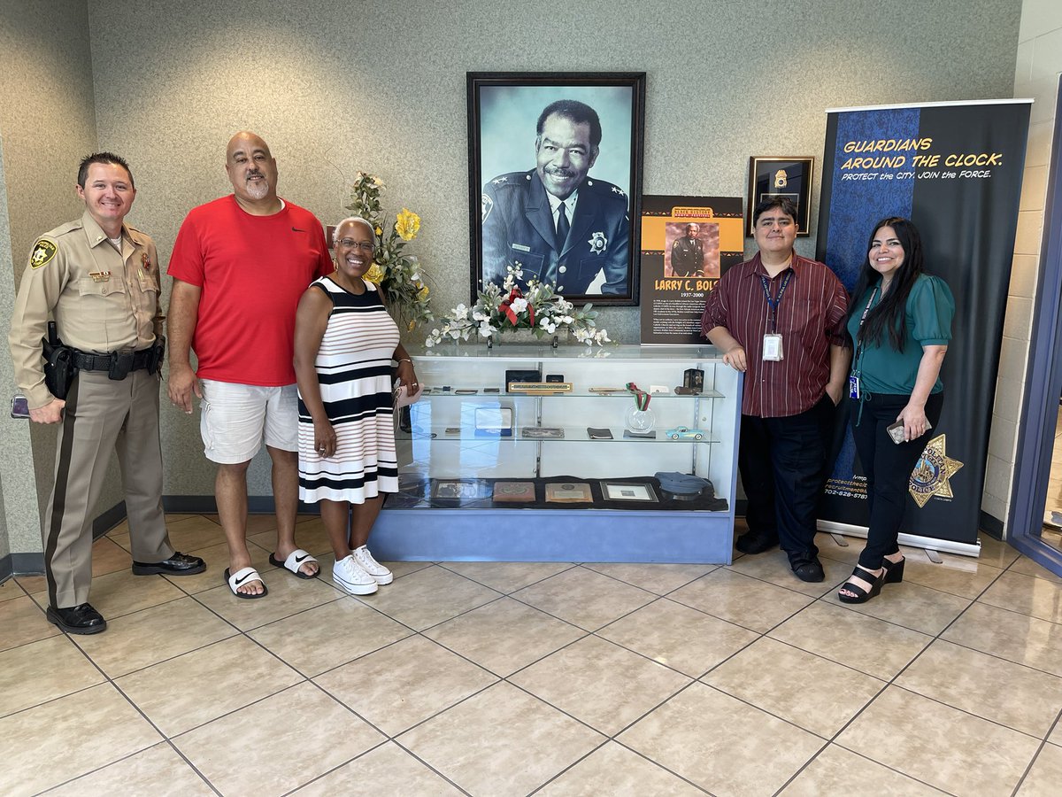 LVMPDBAC's tweet photo. We received a visit today from friends of the Bolden family. It was a pleasure to converse & speak to them about the history & legacy of Bolden & Bolden Area Command. Whenever youโre in Vegas come visit us again! ๐ซ
#BoldenPride #BACBestAreaCommand #LVMPD https://t.co/Z9qlWlFz5L