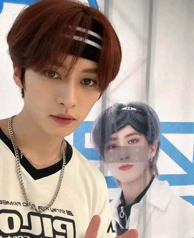 Skzimstaay's tweet photo. La manera en que tapa a Changbin y posa con Han JAJAJA https://t.co/8lxLZ0rRv0