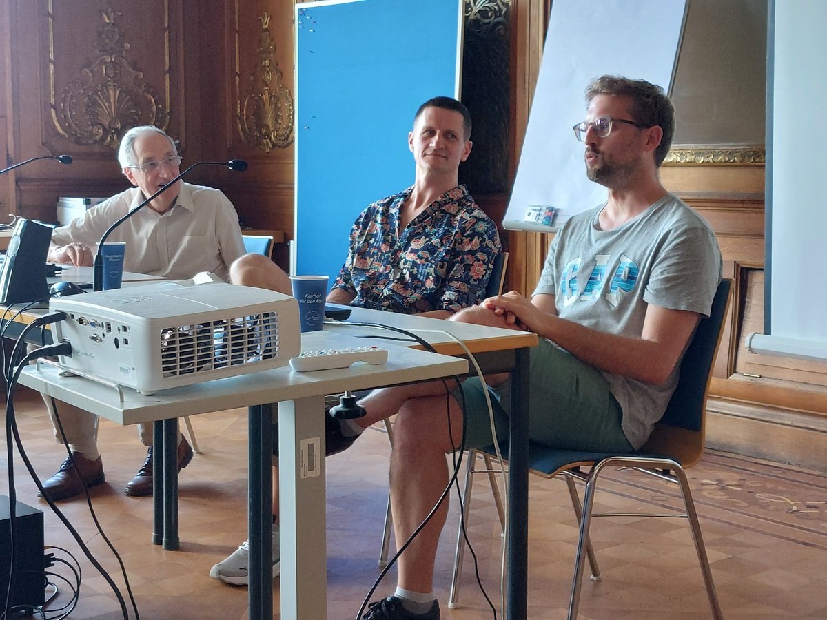 UlrikeTanzer2's tweet photo. @gebirgsziege Guten Morgen! Was für ein Stilleben! Hier ein intensiver Tag mit spannenden Vorträgen bei den #ING23 - das Thema Kindheit in vielen Facetten. https://t.co/6SlBmBriW5