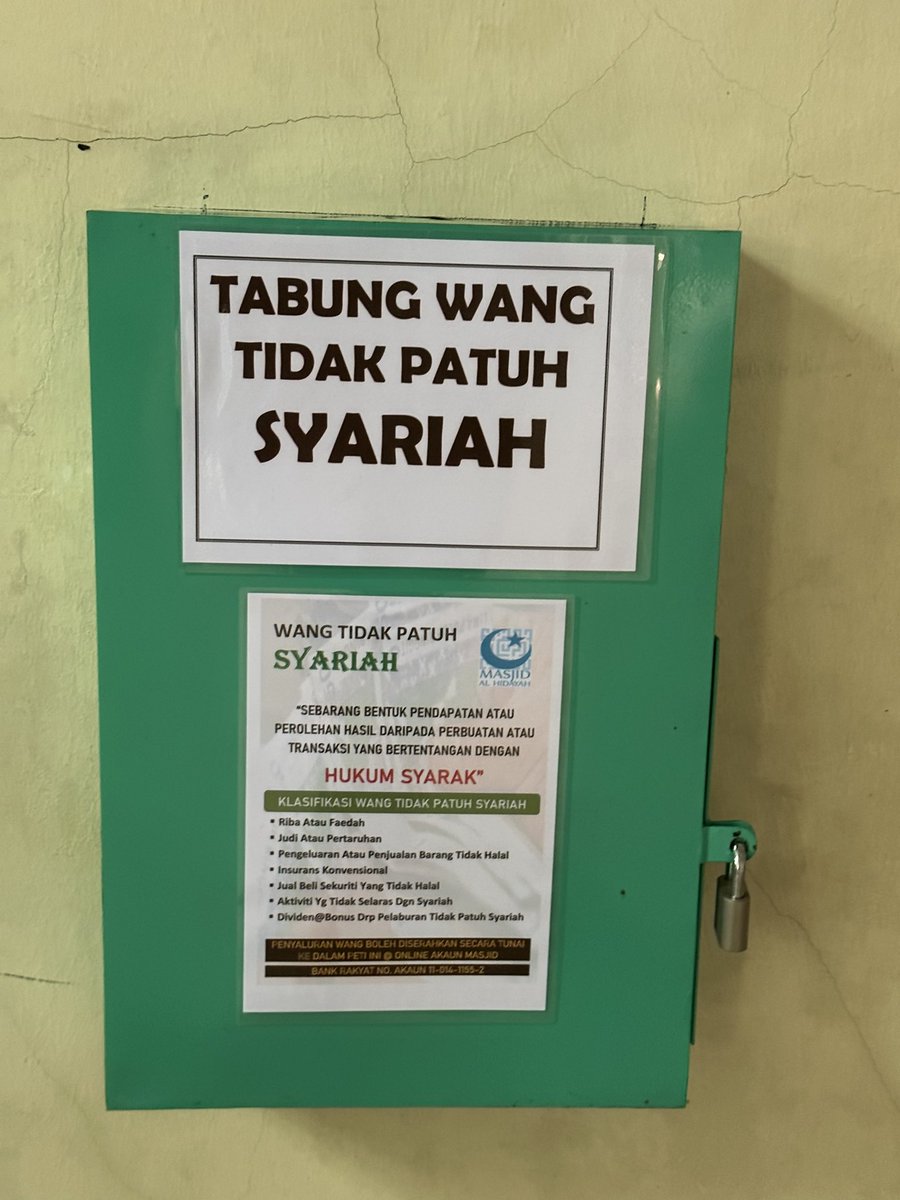 fedtriyahya's tweet photo. Di masjid ni ada tabung wang tidak patuh syariah.

Masjid Al Hidayah, Sg Penchala. https://t.co/BiOjdzdPVI