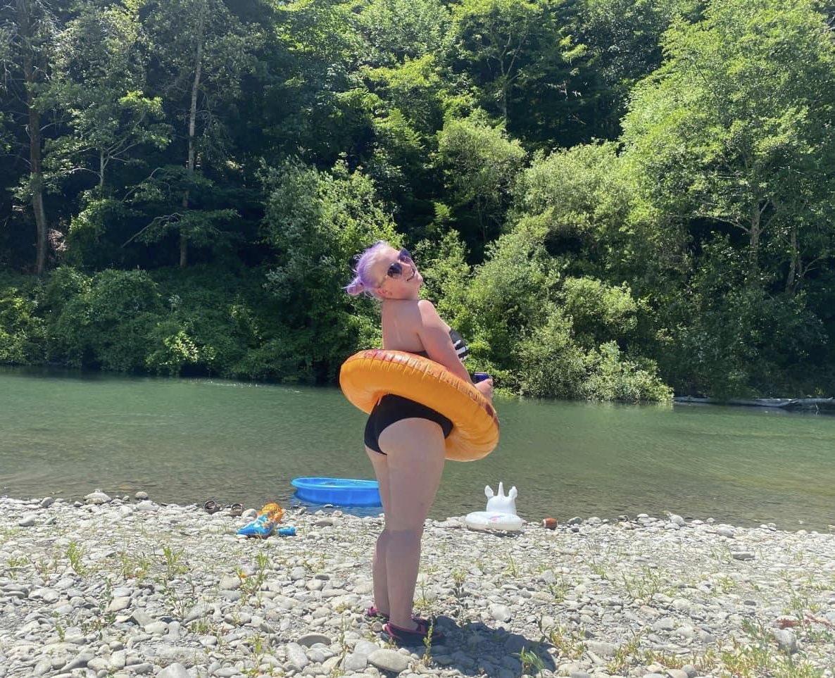 heyitscloudyyy's tweet photo. Hot mom summer always 🍻 https://t.co/RcjXipkBoT