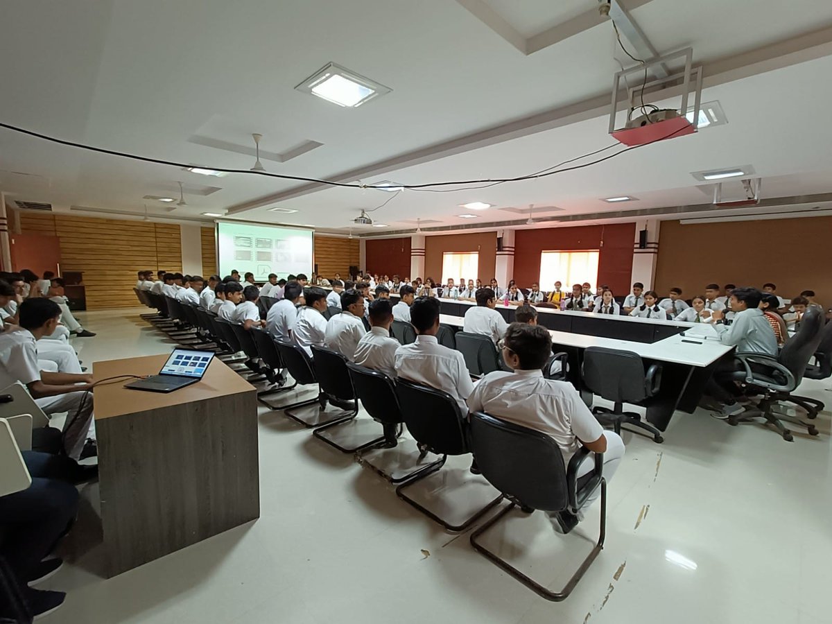UjjainSmartCity's tweet photo. Another visit under the Community Outreach Plan where 100 students from Delhi Public School Ujjain visited Ujjain Smart City.
#MoHUA #ujjain #USCL #umc #SmartCitiesMission #Ujjainsmartcity #MRIDA #SmartCitiesIndia https://t.co/6qLCoUeKqo