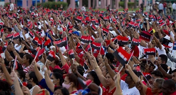 ¿Qué es Revolución hoy? Cómo afirmó el Presidente <a href="/DiazCanelB/">Miguel Díaz-Canel Bermúdez</a>, el 26 de julio del pasado año en #Cienfuegos: es "democracia y participación popular, humanismo, voluntad de transformación, creatividad, innovación, compromiso, ideales y pasión revolucionaria". #ConTodosLaVictoria