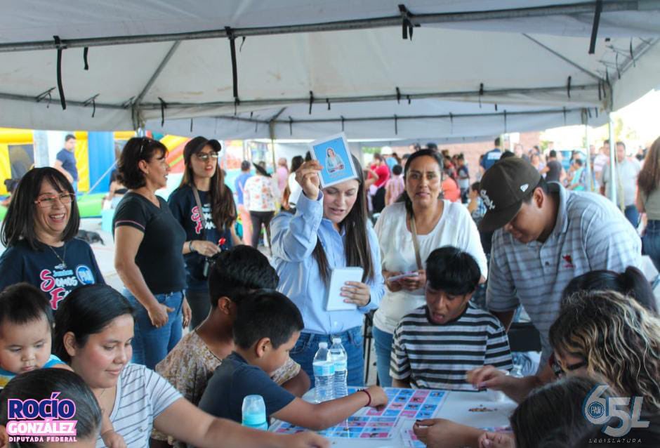 rocioglzcuu's tweet photo. Hoy estuve en la feria de servicios de @pan_chihuahua, poniendo valor a la premisa “ganar el gobierno, sin perder el partido”. @AccionNacional en las calles y cerca de la ciudadanía. #Seguimos #Distrito8FedCuu https://t.co/rMAJTKm7BA