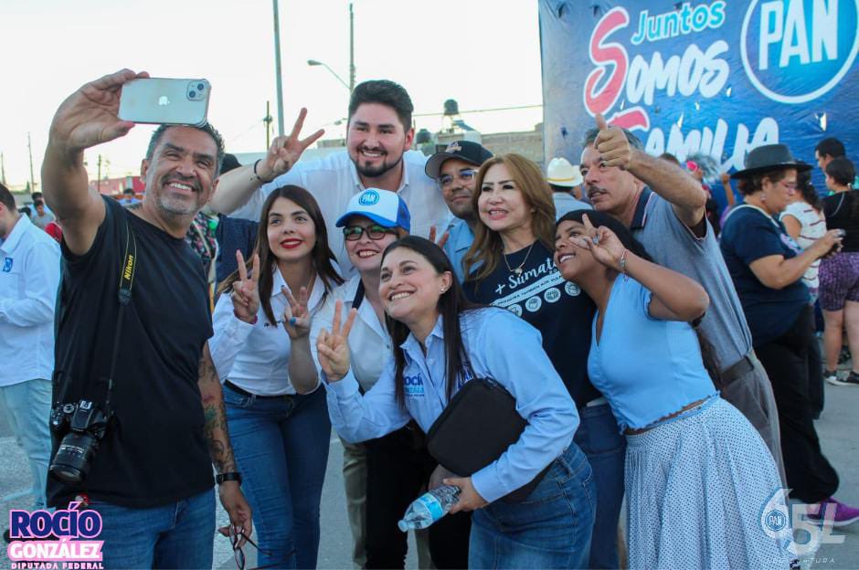 rocioglzcuu's tweet photo. Hoy estuve en la feria de servicios de @pan_chihuahua, poniendo valor a la premisa “ganar el gobierno, sin perder el partido”. @AccionNacional en las calles y cerca de la ciudadanía. #Seguimos #Distrito8FedCuu https://t.co/rMAJTKm7BA