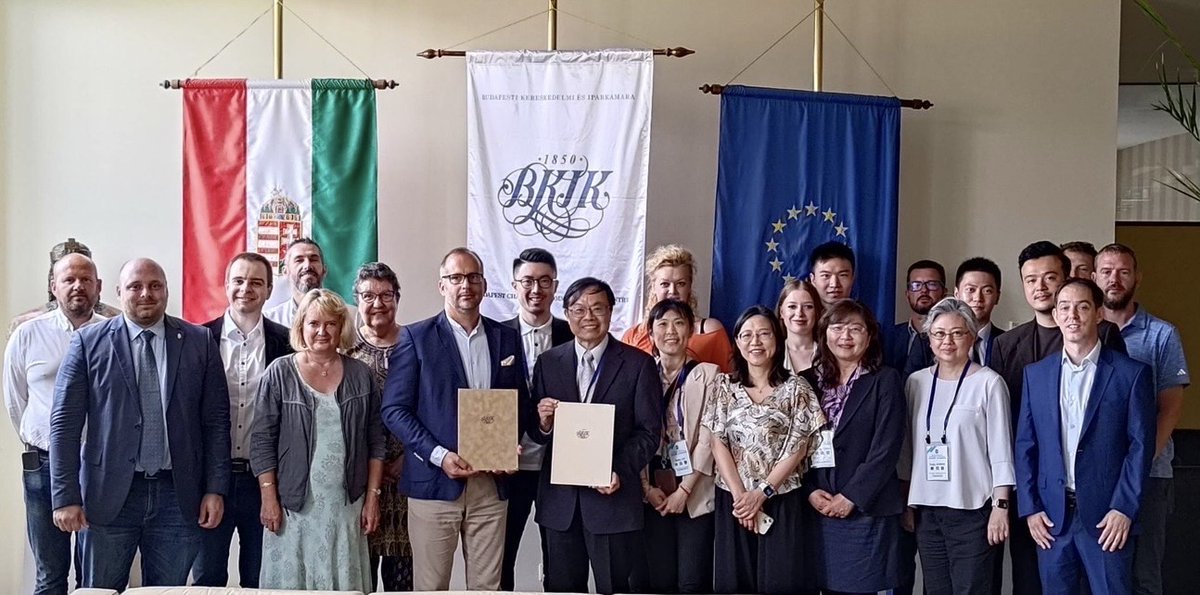 Leading Industry Associations in Taiwan and Hungary Sign MoU to Strengthen Smart City Collaboration!

The signing took place at BCCI headquarters in Budapest on June 23rd during TCA’s visit to the city,  fostering the collaboration between Taiwan and Hungary in the smart cities!