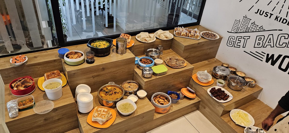 Iamkanchisreenu's tweet image. Potluck at Office.

#SingleView #Potluck #Breakfast #Foodie #fooddiaries