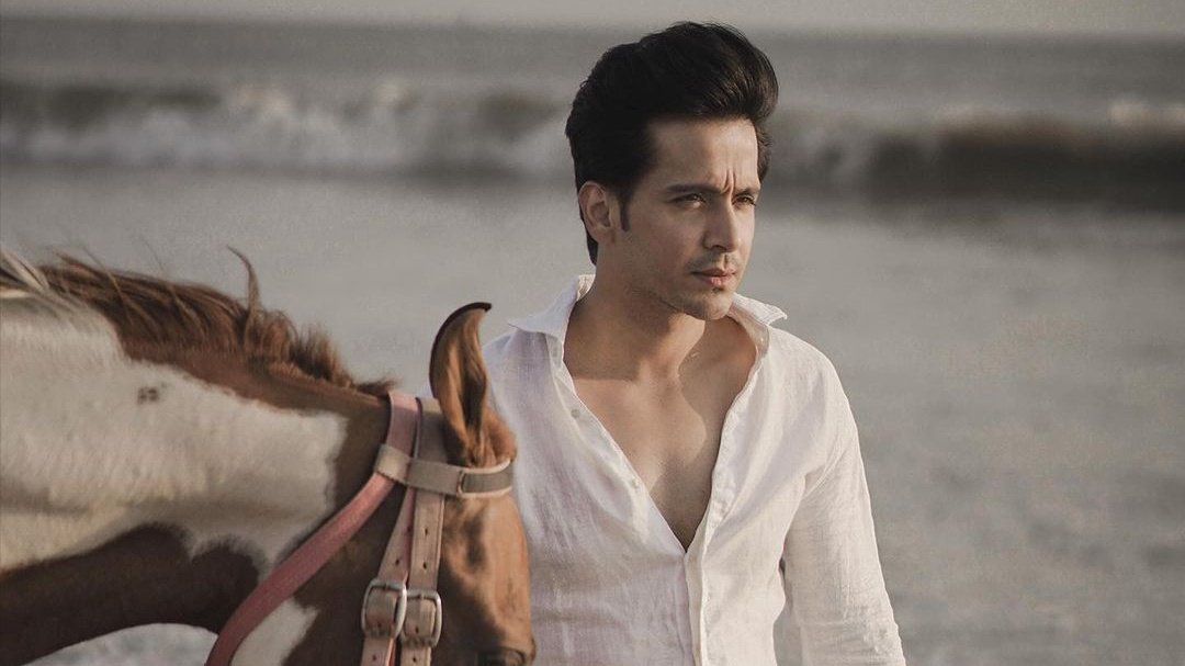 Fangirl_ofbests's tweet photo. how the hell did I miss these caps from the photoshoot!!! 
btw, he's looking soo fineee 😭❤️‍🔥

#ParamSingh https://t.co/BdFxN0Vna7