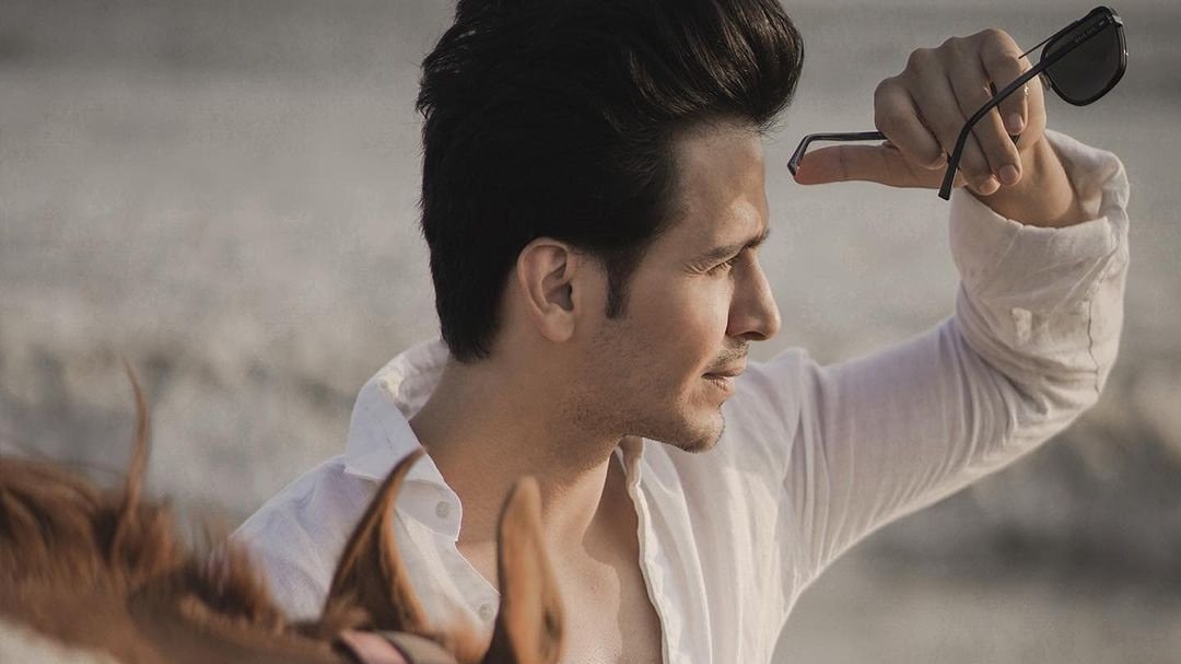 Fangirl_ofbests's tweet photo. how the hell did I miss these caps from the photoshoot!!! 
btw, he's looking soo fineee 😭❤️‍🔥

#ParamSingh https://t.co/BdFxN0Vna7