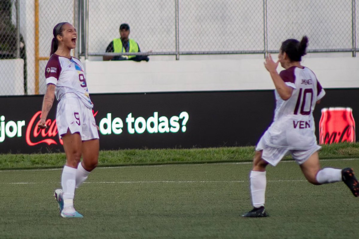 El viernes vamos a pasar el partido por la medalla de oro de la <a href="/FemeninoFVF/">Vinotinto Femenina</a>. ¿Te lo vas a perder? 

7:25pm en Diagonal San Antonio 1689. Puntos extra si llevas la camisa vinotinto ❤️
