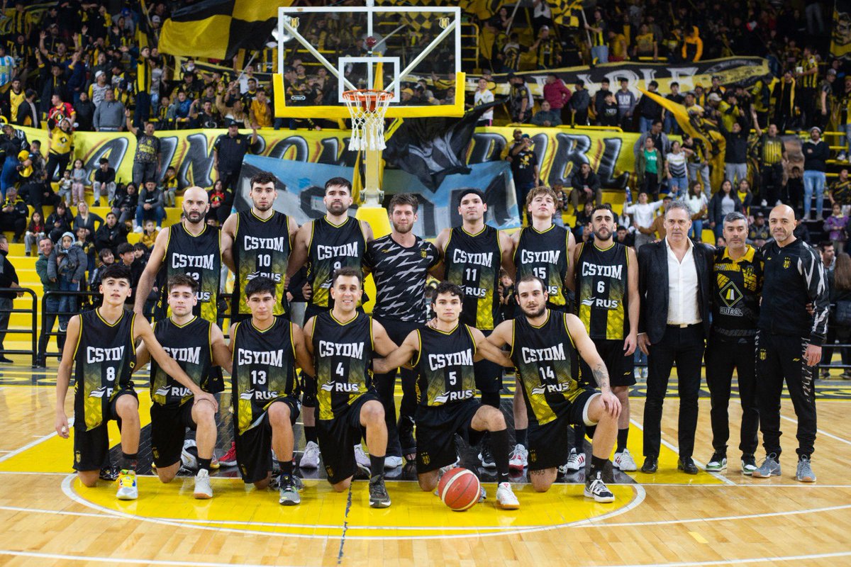ClubMadryn's tweet photo. PENTACAMPEÓN 🖐🏼🏆🏀🥳

El Aurinegro se consagró campeón del torneo de Primera División de ABECh por quinta vez consecutiva, y si bien esto marca un récord para el torneo local de básquet, Deportivo Madryn es el único equipo de la Provincia en haber alcanzado un Pentacampeonato en la Liga de Fútbol del Valle, por lo que ahora ostenta el récord absoluto de las dos disciplinas!
En esta final, fue triunfo en el tercer partido en un estadio colmado, ante el clásico Brown, por 82-63, con Valentin Duvanced como goleador con 19pts. 

Salud, Pentacampeones! 🖤💛