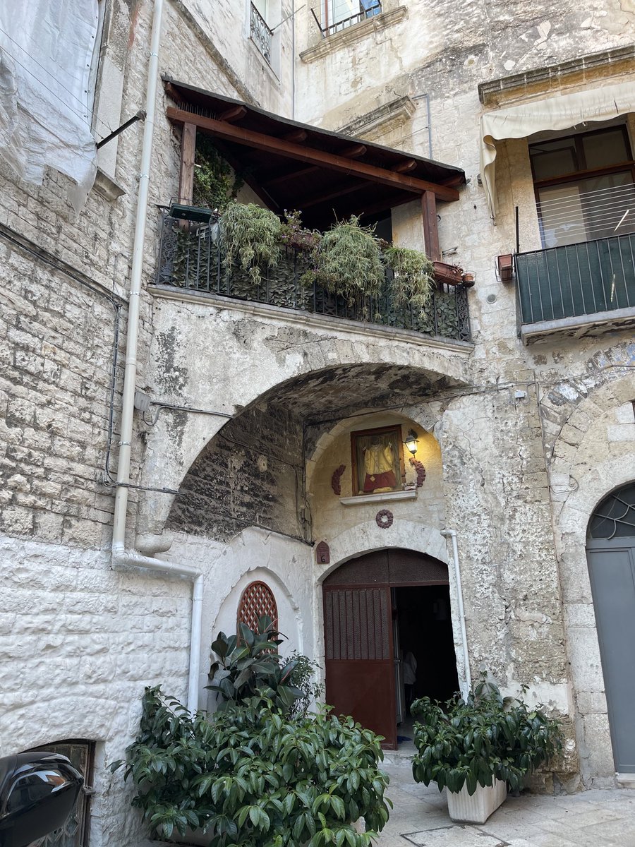 Solarpoweredman's tweet photo. #Bari vecchia, 3 day stay the heat, the food, the character! Greek influences before being Romanised 3rdC, Its harbour recorded 181 BC for the centre fishery, Bari and southern Italy as an Islamic nation with Emirate of Bari! Mussolini legacy seen in the seafront architecture! https://t.co/wVJ1bhRo64