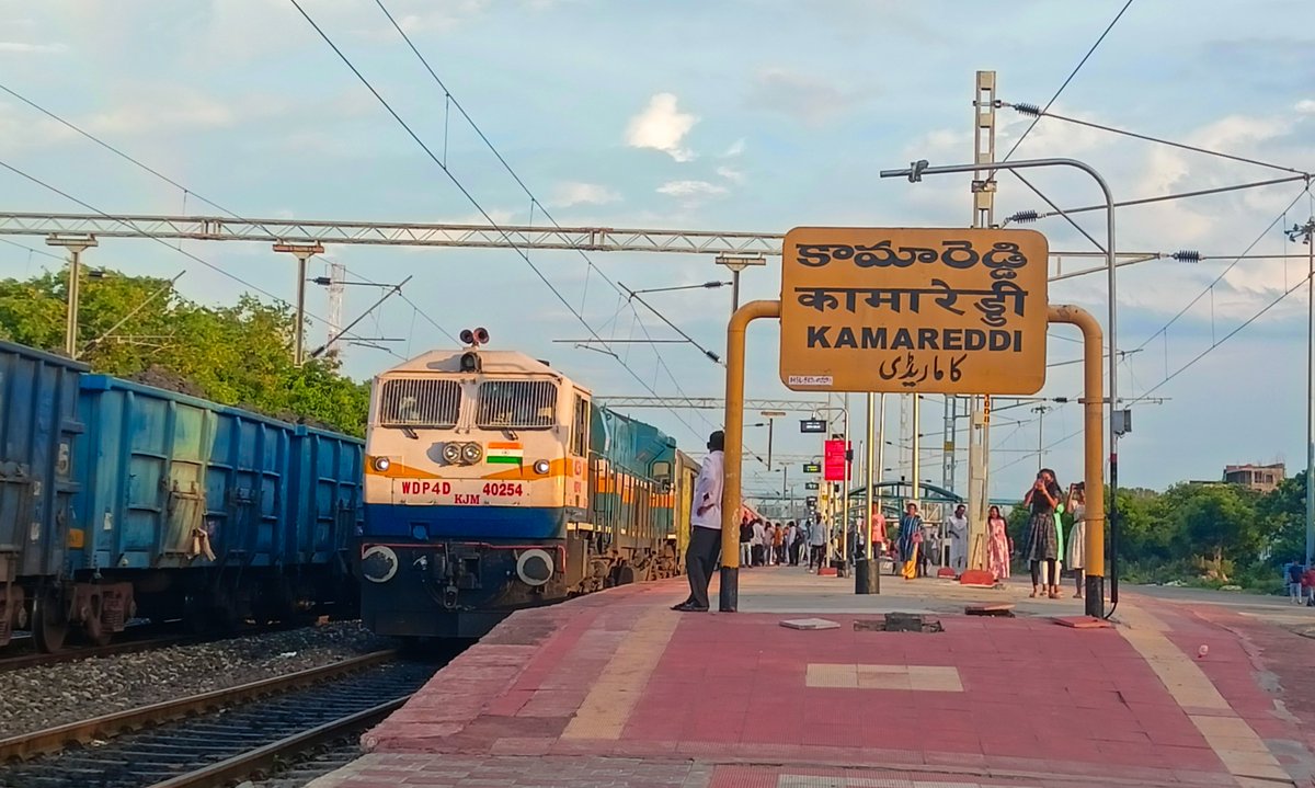 17020 Hyderabad - Jaipur weekly Express Hauled by Gooty WDP4D 40254 departure Kamareddy on 01.07.2023