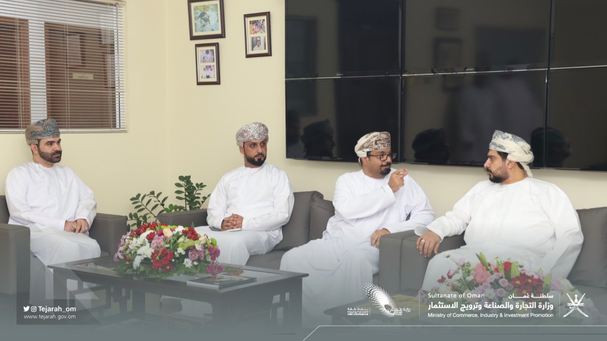 بهدف تعزيز القطاع الصناعي وتجسيدًا لدعم الوزارة المستمر للمنشآت الصناعية 

معالي قيس بن محمد اليوسف يزور عدة مصانع للوقوف عن كثب لمعرفة التحديات التي تواجه الصناعة العُمانية والأخذ بالمقترحات.