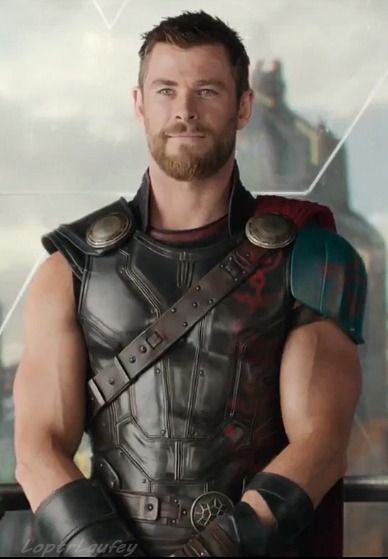 Jeremy_Starship's tweet photo. #ThorThursday Bonus Featurette! https://t.co/cfwVRUl2QY
