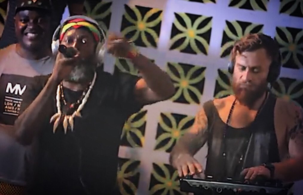 heftysounds's tweet image. #capleton and #dubfx 💥banging tune 🔥youtu.be/xM1qyogY0rU