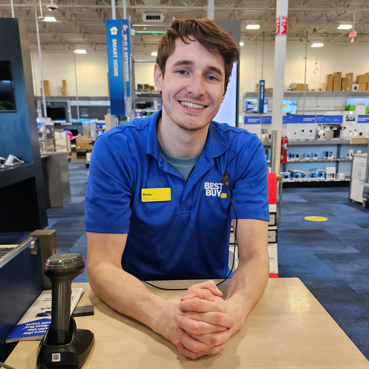 Excited to get a new <a href="/SamsungUS/">Samsung US</a>  phone from <a href="/BestBuy/">Best Buy</a> yesterday. Many thanks to Rees who spent lots of time helping us! #excellentcustomerservice