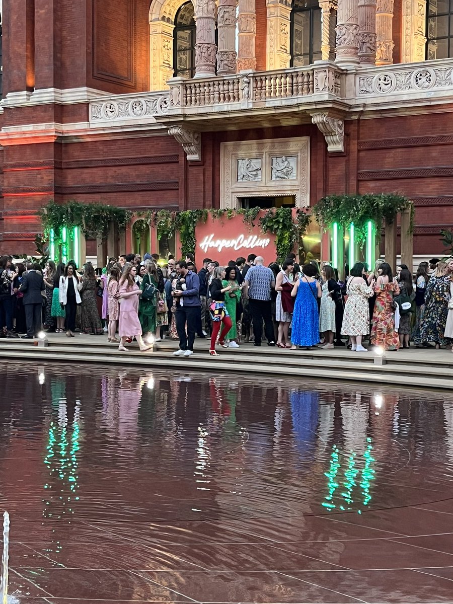 JaneCable's tweet photo. Absolutely brilliant - if slightly fuzzy - time at #harpercollinsauthorparty2033. Great to meet so many author friends and make new ones. Thanks so much @girl_on_a_ledge for letting me live this particular dream #writerslife #luckywriter https://t.co/Flel7ZSlIZ