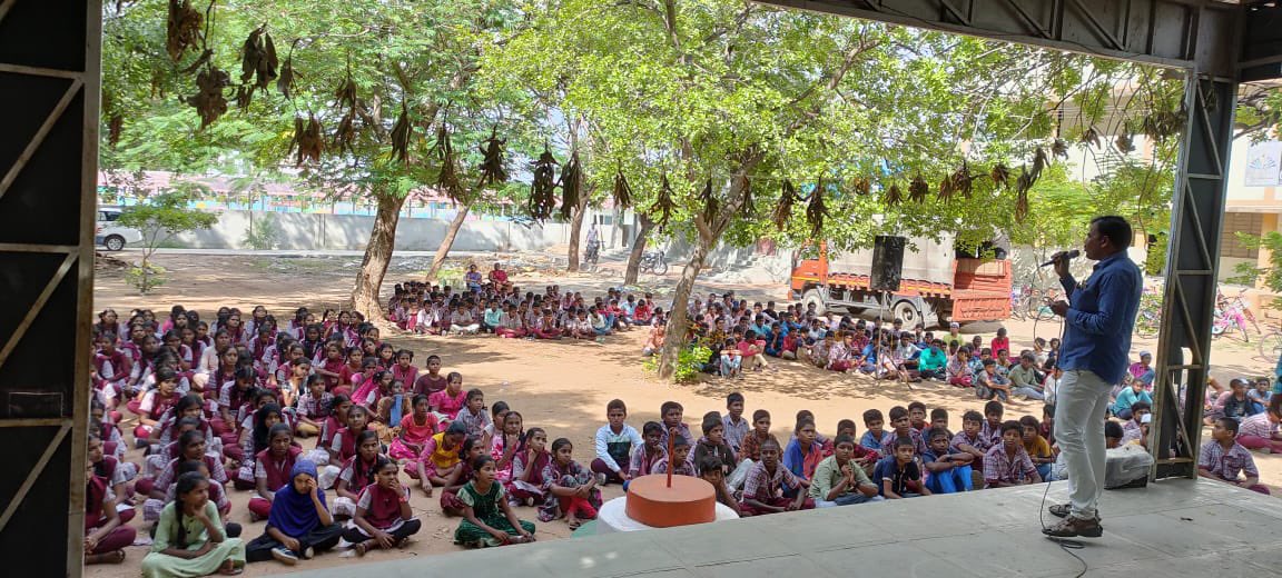 tg_womensafety's tweet photo. #Awareness at the right age fosters empowerment, enthusiasm to learn more, courage to confront injustice &amp;  develops an understanding that asking for help is brave. 

Our @TS_SheTeams &amp; @ts_ahtuofficial conducting awareness sessions for young minds!  #WomenSafetyWing #Telangana https://t.co/adOc1AAKkL