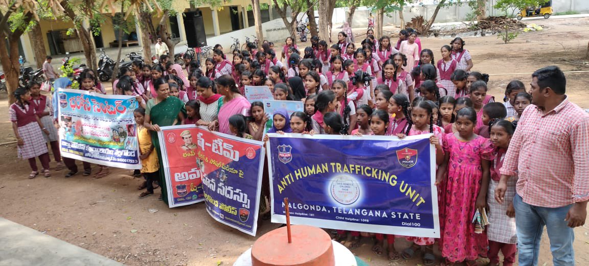 tg_womensafety's tweet photo. #Awareness at the right age fosters empowerment, enthusiasm to learn more, courage to confront injustice &amp;  develops an understanding that asking for help is brave. 

Our @TS_SheTeams &amp; @ts_ahtuofficial conducting awareness sessions for young minds!  #WomenSafetyWing #Telangana https://t.co/adOc1AAKkL