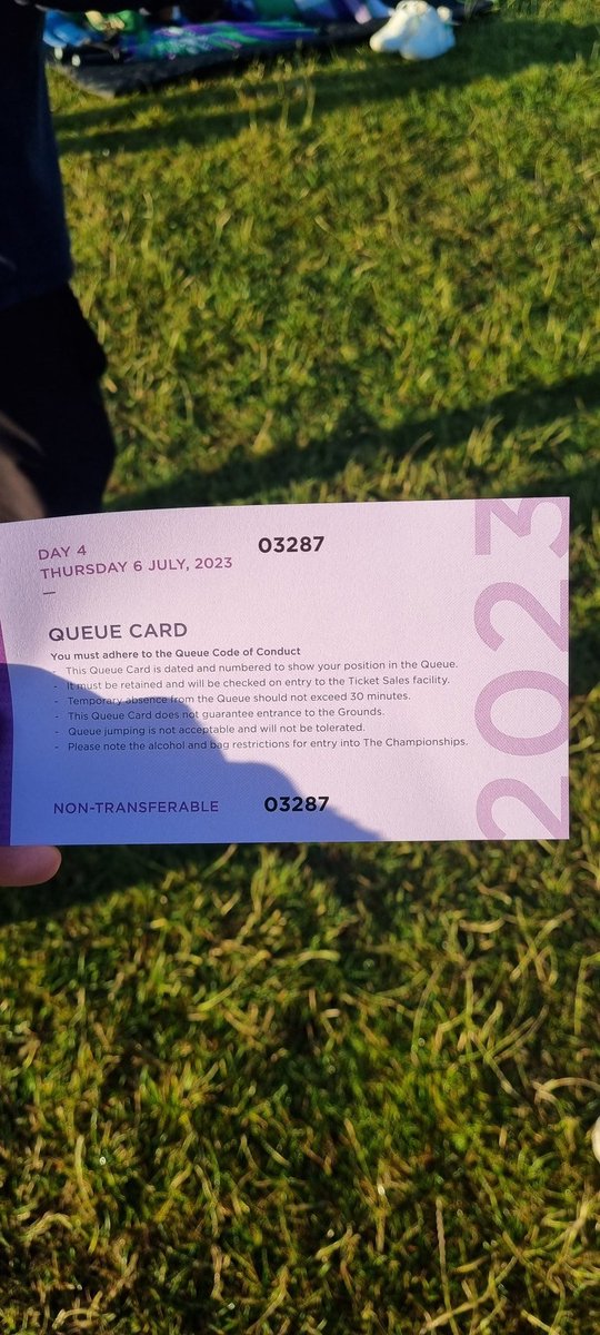 Emma_Langers's tweet photo. And we're in! Arrived around 6am. 🎾🤞 we get in @ViewFromTheQ #Wimbledon https://t.co/nTRyfj5NNi