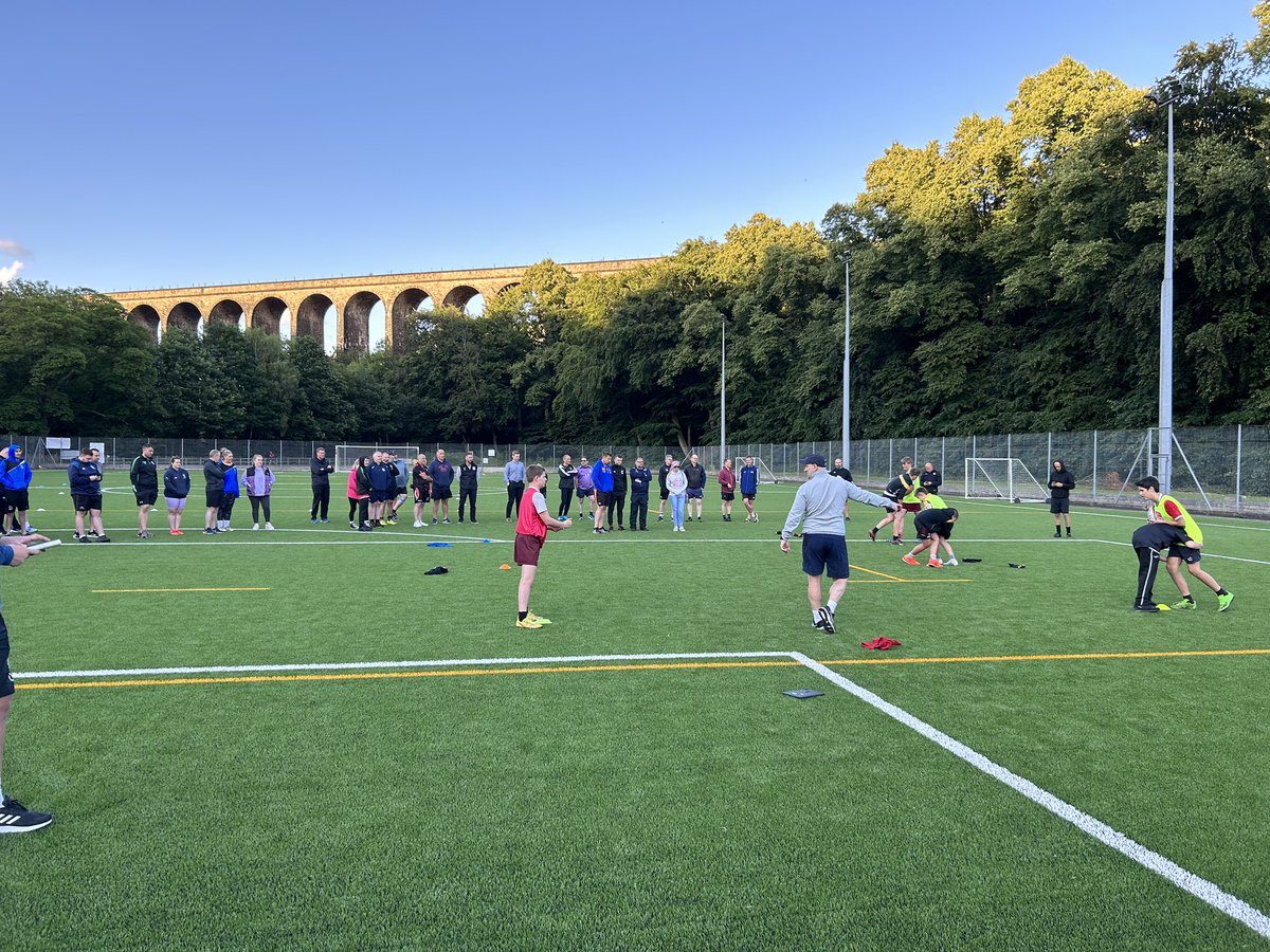 Great evening last night supporting @LukeyP13 & @stuartdixon13 to deliver Tacklesafe to over 40 coaches and match officials at @Huddersfield_RU🏉

Lots of positivity from everyone about the law changes and a willingness to take the learning back into their own environments👏🏼