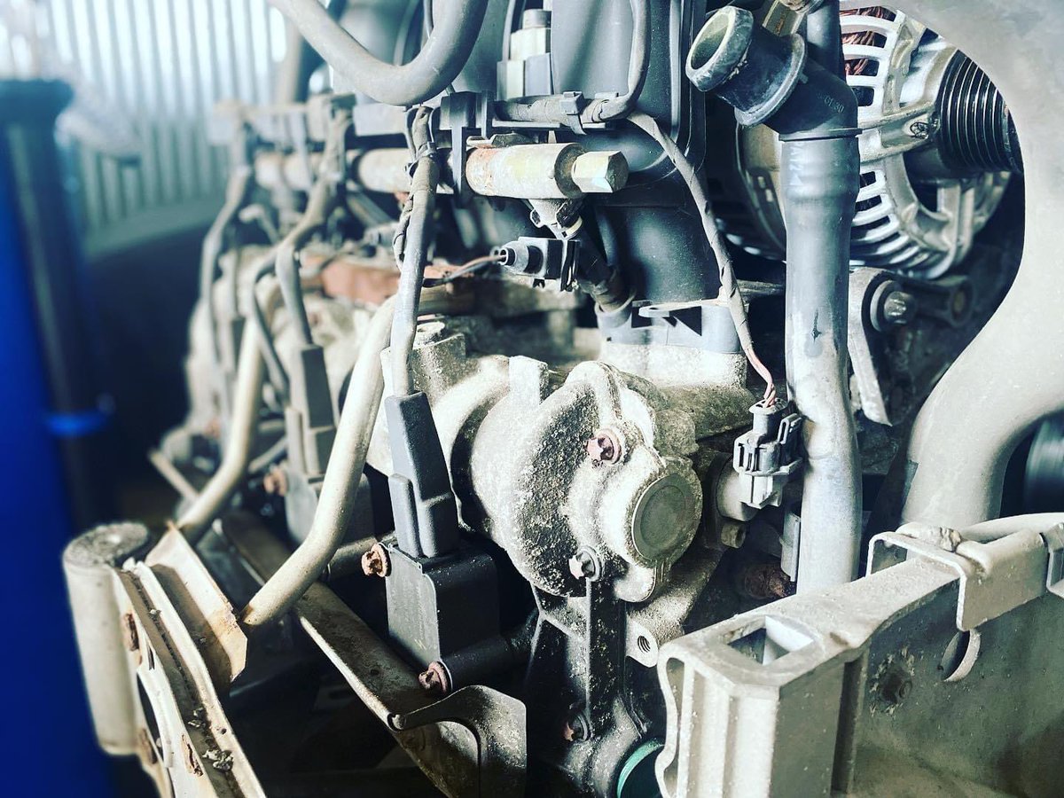 TeamHamster82's tweet photo. Not one, but two engines out yesterday. 964 for some gearbox issues and 997 with timing problems. 

No more big jobs for a while please! 🤣

#aircooled #watercooled #porsche #bedfordshire https://t.co/JdADpHMf6x