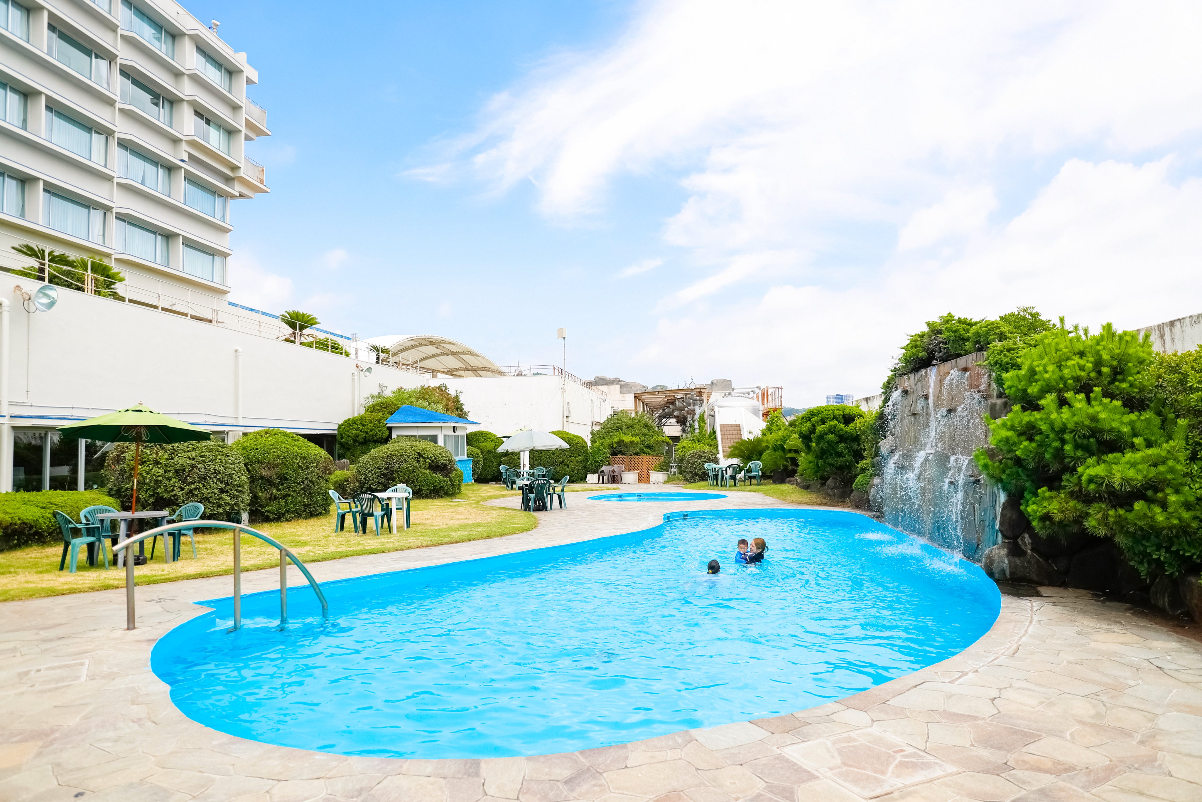 シャチ柄寝袋 8月1日より数量限定販売〉 夏休み期間に水槽の前で