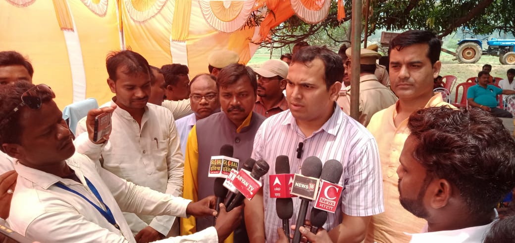 sndeep's tweet photo. This week 127 families of #Chaura village, Nagwa block #Sonbhadra #UttarPradesh received land titles under Forest Rights Act frm d District Collector. Sustained efforts of women, community rights defenders & administration's proactive response power hope for a just future https://t.co/agua146BWa