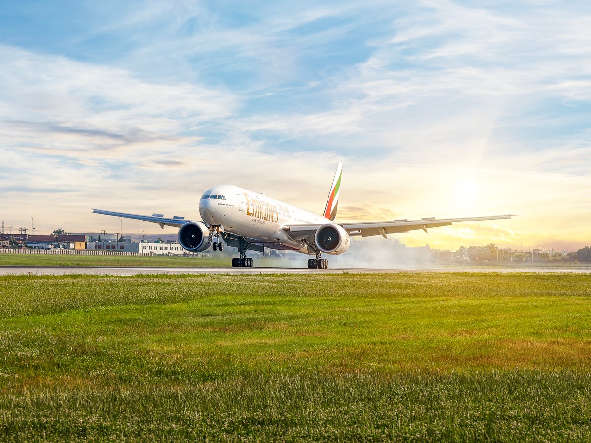 Emirates tweet media