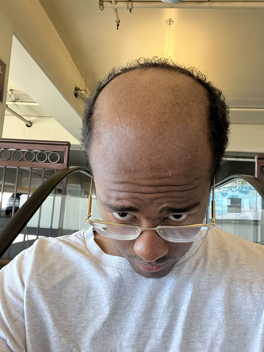 twomad's tweet photo. I said mista barber, flip a coin heads predator cut tails just a lil bit off the sidezzz… *flip* tails. https://t.co/eu5MFGAPlr