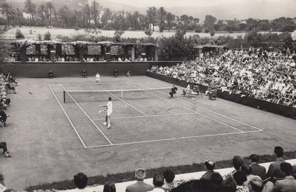 Final del Trofeo Conde de Godó 1960 <a href="/bcnopenbs/">Barcelona Open Banc Sabadell</a> entre Andrés Gimeno y Giuseppe Merlo disputada en la pista 1 del <a href="/rctb1899/">RCT Barcelona-1899</a> entonces pista central de la entidad
