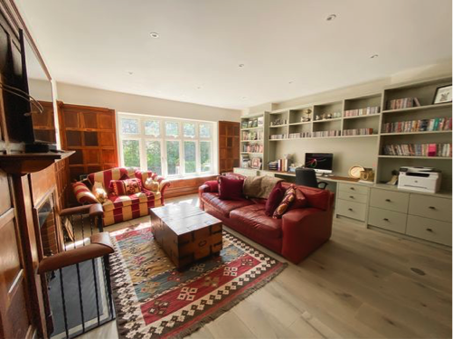 Imkolimited's tweet photo. We guess that you remember the ethno style in clothes and the elements of the interiors of the 2nd episode of the Crown first season.
We create interiors in different styles and each project of IMKO is unique as well as each client.
Contact us:
office@imko.co.uk https://t.co/53aAlr667z