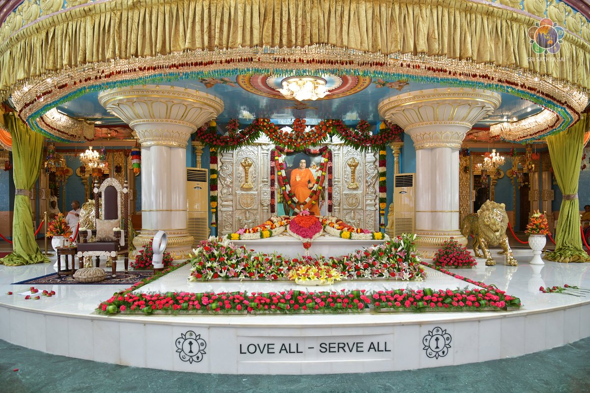 TheSathyaSai's tweet photo. Sri Sathya Sai Global Council | Zone - 1, USA | Devotional Music Program | July 6, 2023
Around 200 pilgrims from Zone -1, USA, Sri Sathya Sai Global Council have gathered here as part of their Pilgrimage to Prasanthi.
@ssssoindia #SSSGC #SSSCT #SSSMC #SriSathyaSai https://t.co/D93Plko5rP