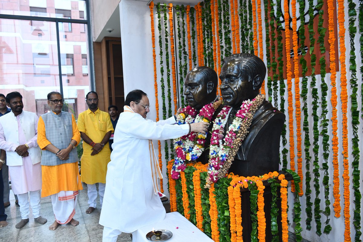 JPNadda's tweet photo. माँ भारती के अमर सपूत, भारत की एकता व अखंडता हेतु अपने प्राण उत्सर्ग करने वाले प्रखर राष्ट्रवादी नेता व विचारक, जनसंघ के संस्थापक, हमारे पथ प्रदर्शक श्रद्धेय डॉ. श्यामा प्रसाद मुखर्जी जी की जन्म-जयंती के पावन अवसर पर उनकी प्रतिमा पर पुष्प अर्पित कर श्रद्धांजलि दी।

आपका जीवन संघर्ष व कार्य सदैव हमारी चेतना में प्रेरणा बनकर प्रवाहित होते रहेंगे।