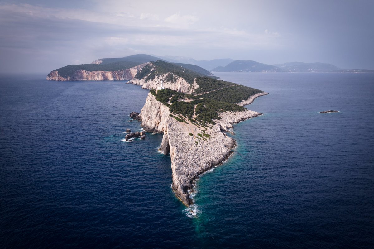 geodroso's tweet photo. Hi Guys!  This is the southernmost point of Lefkada where the island's lighthouse is located. #lefkada #Lighthouse #laocation https://t.co/dgqtC3Axxz